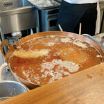 とんかつ 蒼樹 - ささみかつとリブロース調理中