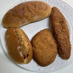 手作りパン キムラヤベーカリー - 茶色。揚げ物系ばっかり。わたしの一押しは右端の魚肉ソーセージが入った揚げパン。