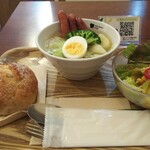 So-Sharukafe Sain Wizumi Beri Beri Su Pu - 茸とソーセージの５種類野菜ポトフ石窯ライ麦パンとサラダのセット