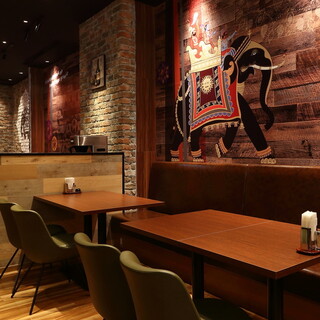 異国情緒のある落ち着いた雰囲気のスタイリッシュな上質空間