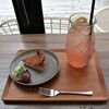 The Holiday LOUNGE - チーズケーキ　500円　＆　ピンクレモネード　550円