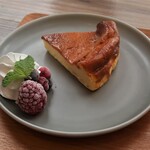 The Holiday LOUNGE - チーズケーキ　500円
