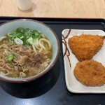 讃岐富士 - 肉うどんとアジフライと牛肉コロッケ