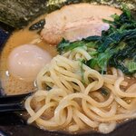 横浜家系ラーメン 武 - 豚骨醤油らーめん並＋味玉アップ