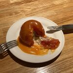 つばめグリル - 入刀後のファルシートマト