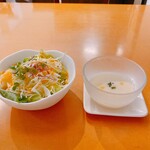 mondo - 料理写真:サラダと冷製スープ