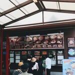 아도벤차이나 - 상당히 붐비고 있습니다