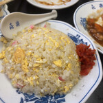 喜楽 - 玉子チャーハンにスープ絶品です、うま煮のタレ、肉だんごのタレと合わせます