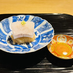 富小路 やま岸 - ◆鱧の焼き霜　梅おろし（淡路島）