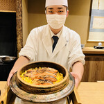 富小路 やま岸 - ◎お弟子の吉田さん。「上手く炊き上がりました」