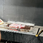 富小路 やま岸 - ◎白甘鯛を炭火焼きして行く。