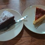 カフェ アルテ - ガトーショコラ　350円/チーズケーキ　350円