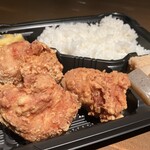 Donchoudokoro Hajimemashite - 店頭販売一番人気の唐揚げ弁当（600円）
                      シンプルですがボリューム大です。