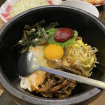 万両 - ユッケ入り石焼きビビンバ❗️