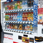 ラーメン二郎 - 店頭の自販機