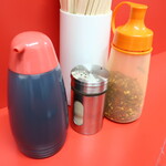 ラーメン二郎 - 卓上調味料