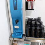 ラーメン二郎 - 冷水機付近