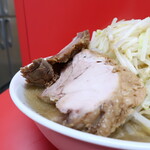 ラーメン二郎 - 豚の厚み