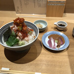 日本橋海鮮丼 つじ半 - 刺身は後で茶漬けのトッピングへ。