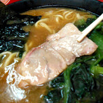 ラーメン 杉田家 - 豚モモ燻製チャーシュー、やや小振り×2枚