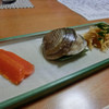 一由
