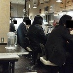 武蔵野アブラ學会 - 201304　武蔵野アブラ學会　店内（最奥のテーブル席から、入口方面に向かい）平日18:22