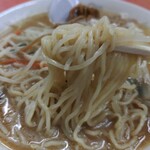 中国飯店なるき - 中太麺の味噌ラーメン