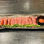 難波 肉と魚と酒 雄 - 黒毛和牛もも肉のタタキ