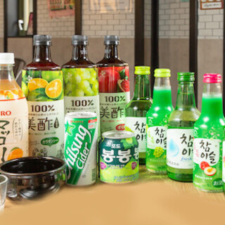 Chamisul, makgeolli, and even Korean juices are available♪
