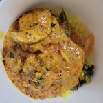 SPICY CURRY 魯珈 - 骨付き日南どりのマンゴーアチャーリー