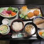 Sushikatsu - 刺身とヒレカツフライ膳