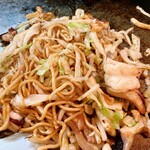 お好み焼 ひかり - 豚、えび、貝柱、タコ、イカ、 もやし、キャベツ、青ネギと具沢山