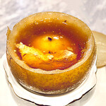 183300068 - ◎ 白岩シェフ… 梨と天然樹脂（桃膠 タオジャオ）の薬膳スープ　✽ 手間ひまかけて作られるスープですが、これも白燕さんの魅力ですね。