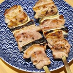 Sumibikushiyaki Hiyokunotori - ねぎまは強めの火入れで香ばしく焼き上がってます