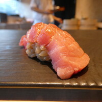 天寿し 横浜店 - 本マグロ中トロ、ぶっ飛びの旨さ