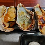 ザ・カーブ・ド・オイスター - 青唐辛子味噌の焼き牡蠣 、シラスバターの焼き牡蠣 、トマトチーズの焼き牡蠣 ♪