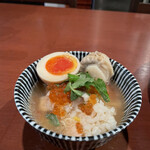 酒肴場 屯 - 麺を食べ終えたら、お出汁をかけてお茶漬けに。