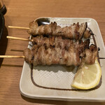 焼鳥 庄ちゃん  - 皮　串は2本で提供　