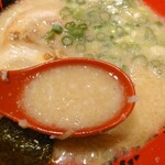 ラー麺 ずんどう屋 - 2022年9月　スープ（背脂多め）