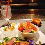 BUONAGIO futuristic teppan style - 前菜はサラダとアワビ、ローストビーフ
