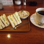 とむ - 「モーニングＣ」卵サンド＋ポテトサラダ600円