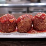 トリワイン ＰＩＫＯＳＨＨＨＵ - ハンバーグミンチのひとくちライスコロッケ