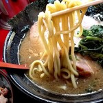 家系ラーメン とらきち家 - 麺リフト