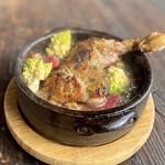 炭火焼高宮鳥モモ肉のアヒージョ