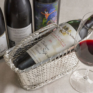 ベルギービールや地酒など自慢のお酒で贅沢に乾杯。旅先にも