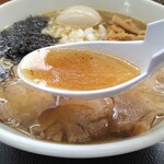 肉煮干中華そば 鈴木ラーメン店 - 煮干香るスープ