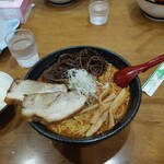 らーめん 吟屋 - チャーシューが分厚い。キクラゲも結構入っております。