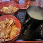 金屋蕎麦屋 - サービスのきのこ汁