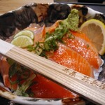丼屋 荘兵衛 - サーモン二色丼
