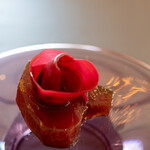 プレゼンテ スギ - 2022.9 GV鰹（アラとフランボワーズでGVした鰹、ビーツのピクルス、八千代牛乳の自家製水切りヨーグルト）